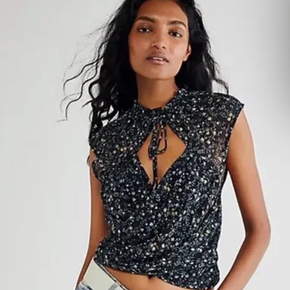 Free People Ma Cherie Black Floral Womens Blouse Size Large Sleeveless Boho‎